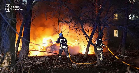 ​Co najmniej 10 osób zginęło, a kilkadziesiąt zostało rannych w wyniku rosyjskiego ataku na Sumy, miasto położone w północno-wschodniej Ukrainie. Rosyjska rakieta uderzyła w dziewięciopiętrowy budynek mieszkalny; wśród ofiar śmiertelnych jest dwoje dzieci.