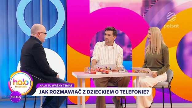 Rodzicom wydaje się, że ich dziecko spędza za dużo czasu wpatrzone w telefon i próbują zmienić ten stan rzeczy. Dean Burnett, neuronaukowiec i pisarz, który był gościem w programie "halo tu polsat" uważa, że nie tędy droga. Po pierwsze - dorośli sami ciągle korzystają z telefonu, po drugie - ekrany towarzyszą nam teraz na każdym kroku, a po trzecie - dziecięce korzystanie z telefonu wcale nie musi być "złe". 