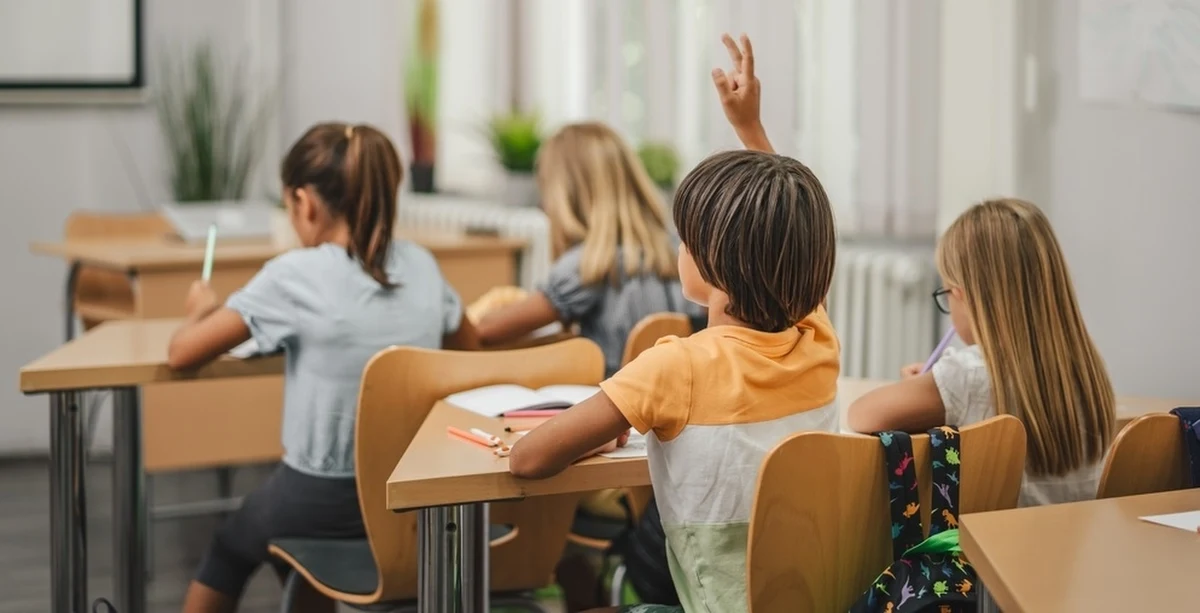 Resort edukacji chce zmienić próg obecności na zajęciach, od którego uczeń może być klasyfikowany. Obecnie wynosi on 50 proc. Nie jest jeszcze jasne, do jakiego poziomu zostanie podniesiony. 