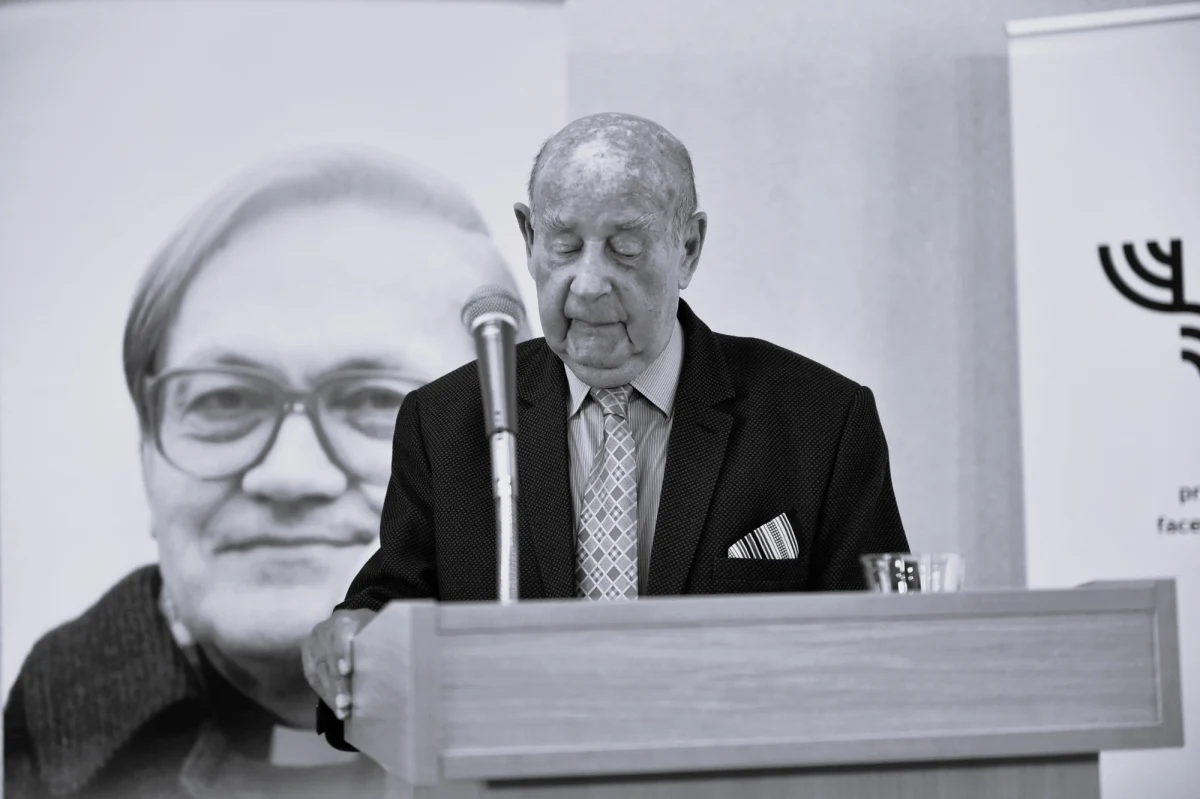 Zmarł Tadeusz Jakubowicz, ocalały z Holokaustu, wieloletni przewodniczący Gminy Wyznaniowej Żydowskiej w Krakowie. Uroczystości pogrzebowe odbędą się w środę na Cmentarzu Żydowskim przy ul. Miodowej.