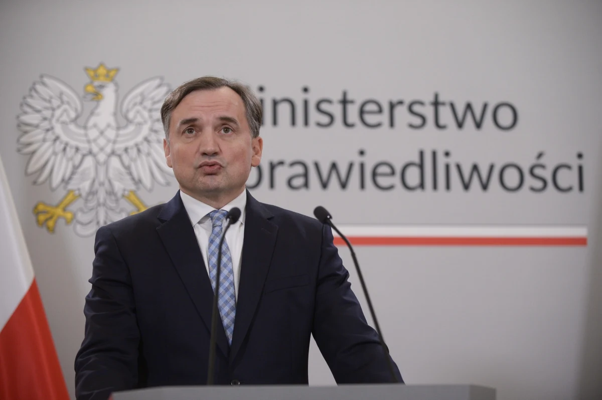 Prawdopodobnie jeszcze w tym tygodniu prokurator generalny podejmie decyzję w sprawie wniosku o uchylenie immunitetu Zbigniewowi Ziobrze - dowiedział się reporter RMF FM Kacper Wróblewski.  