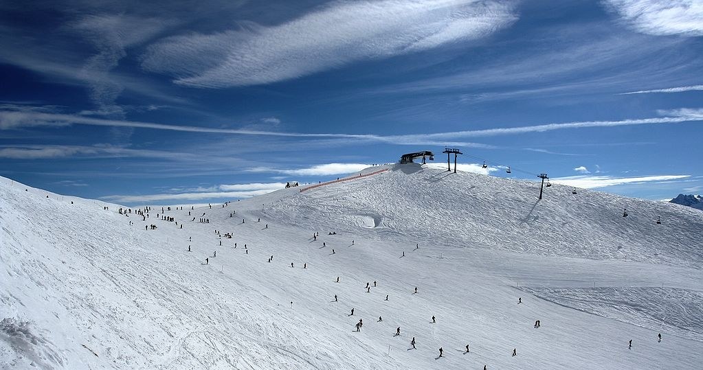 W Brennej powstaje pierwsza kolej krzesełkowa, która ma zostać uruchomiona jeszcze w tym sezonie. Obiekt ulepszy ofertę ośrodka narciarskiego Ski Dolina. Kolej krzesełkowa oraz inne inwestycje w ośrodku mają przyciągnąć miłośników narciarstwa i zapewnić wspaniałe widoki na Beskid Śląski. 