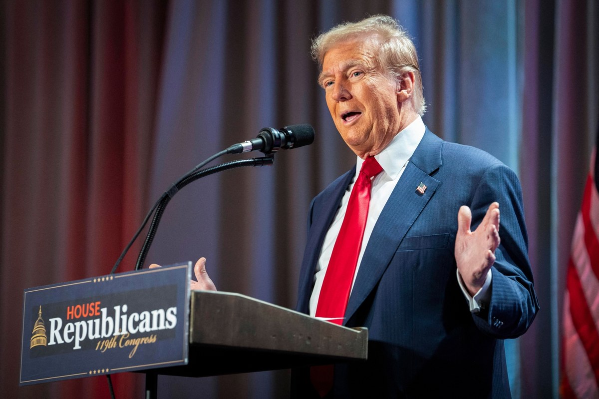 Donald Trump przygotowuje się do objęcia władzy w USA. Kandydat republikanów pokonał Kamalę Harris w wyborach na prezydenta i już niedługo wprowadzi się do Białego Domu. Nie wszyscy są zadowoleni z tego faktu. W związku z tym jeden z operatorów rejsów wycieczkowych oferuje... przeczekanie kadencji Trumpa podczas rejsu dookoła świata. 