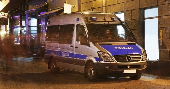 W centrum Płocka (Mazowieckie) policja zatrzymała dwóch obywateli Kolumbii w wieku 30 i 35 lat. Młodszy z mężczyzn wywołał awanturę, był agresywny i miał przy sobie długi nóż. Interweniujący funkcjonariusze znaleźli u obu mężczyzn narkotyki - marihuanę i metamfetaminę.