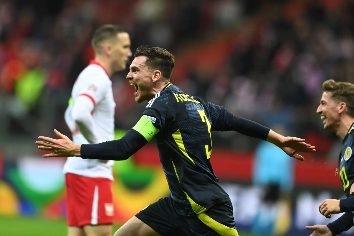 Świeżo po druzgocącej klęsce z Portugalią trzy dni temu, dziś przegraliśmy ze Szkocją 1:2 na PGE Narodowym. To oznacza, że spadliśmy z dywizji A Ligi Narodów, ale to oznacza także, iż kadra Probierza ma naprawdę poważne problemy. Ze Szkocją u siebie przegraliśmy dziś po raz pierwszy od 44 lat. Bramki straciliśmy na początku meczu i w samej jego końcówce.