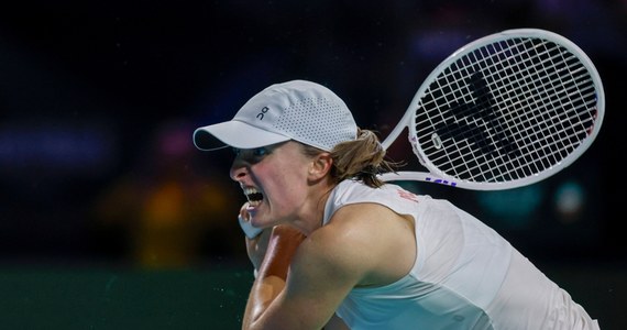 Polskie tenisistki przegrały z Włoszkami 1:2 w półfinale turnieju finałowego Billie Jean King Cup w Maladze. O odpadnięciu Biało-Czerwonych zadecydowała deblowa przegrana Igi Świątek i Katarzyny Kawy z Sarą Errani i Jasmine Paolini 5:7, 5:7.