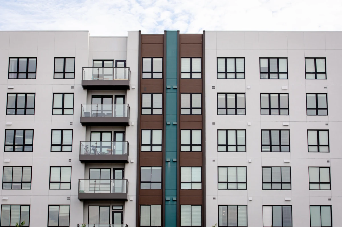 W ubiegłym roku 55 proc. wszystkich lokali oddanych przez deweloperów powstało poza siedmioma największymi aglomeracjami - wynika z danych Otodom Analytics. Ceny za metr kwadratowy w Szczecinie, Lublinie czy Bydgoszczy dorównują cenom notowanym na tańszych rynkach głównych.