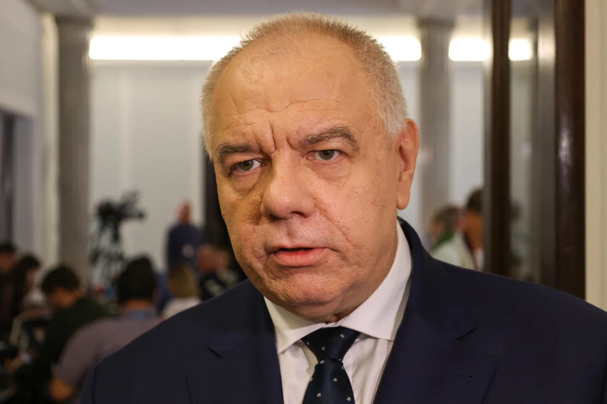 Najwyższa Izba Kontroli zawiadomiła prokuraturę o podejrzeniu popełnienia przestępstwa przez byłego ministra aktywów państwowych Jacka Sasina. Jak podała we wtorek NIK, chodzi o organizację importu i dystrybucji węgla kamiennego w związku z wprowadzeniem embarga na dostawy tego surowca z Rosji.