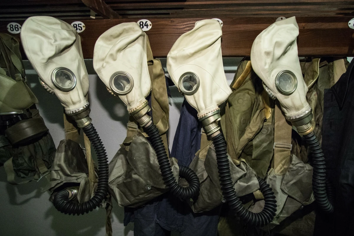 W Rosji po raz pierwszy rozpoczęto seryjną produkcję schronów mobilnych Kub-M, zapewniających ochronę przed "promieniowaniem wybuchu nuklearnego i skażeniem radioaktywnym terenu" - poinformował niezależny portal Moscow Times, powołując się na Instytut Badawczy Obrony Cywilnej.