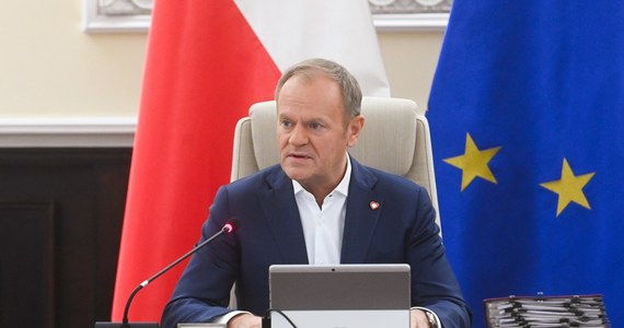 "Zamrozimy ceny energii dla gospodarstw domowych w Polsce na przyszły rok. Prąd w polskich domach nie podrożeje w roku 2025" - zapowiedział premier Donald Tusk. "Zamrażamy ceny energii na 9 miesięcy, w tym czasie powinno dojść do obniżenia taryf" - dodał. 