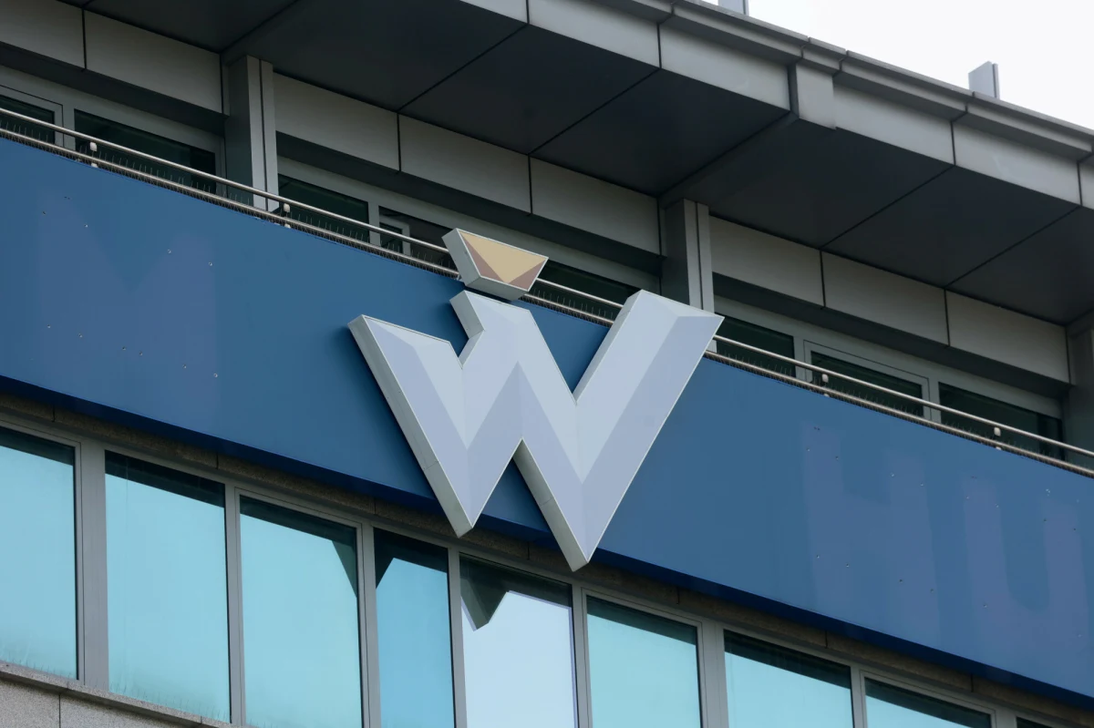 We wtorek przed dawnym Collegium Humanum protestowali studenci uczelni. Domagali się wydania dyplomów i kart przebiegu studiów, podkreślając, że od miesięcy nikt z uczelni się z nimi nie kontaktuje.