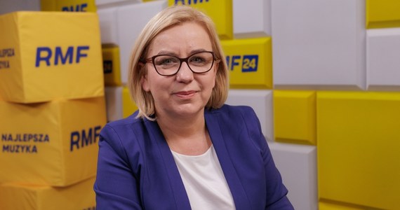 Celem działań rządu jest obniżenie cen energii w Polsce - mówiła w Popołudniowej rozmowie w RMF FM minister klimatu i środowiska Paulina Hennig-Kloska. Jednocześnie zaznaczyła, odwołując się do wtorkowej decyzji rządu o zamrożeniu cen energii, że "jeżeli będzie potrzebna dalsza ochrona, to rząd nadal będzie chronił gospodarstwa domowe".