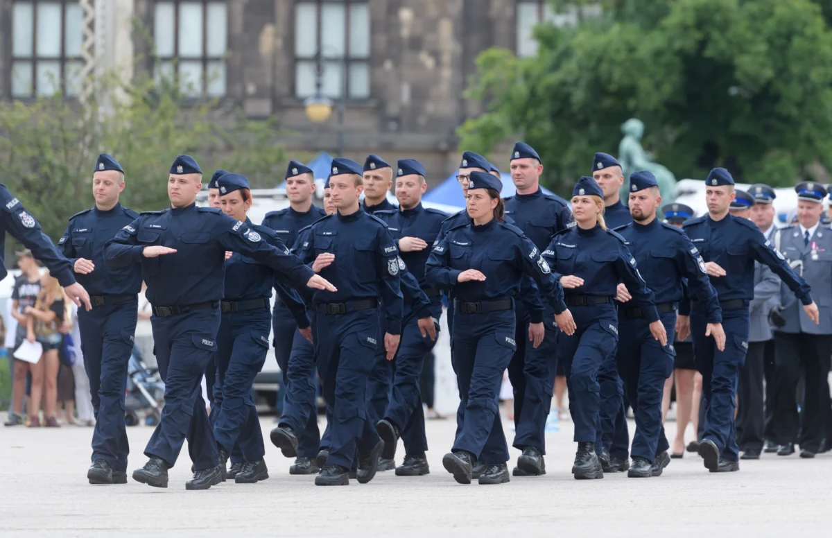 "Rozpoczęła się procedura odwołania trzech komendantów wojewódzkich policji" - poinformowała insp. Katarzyna Nowak, rzeczniczka prasowa komendanta głównego policji. Chodzi o szefów garnizonów w Krakowie, Kielcach i Rzeszowie.