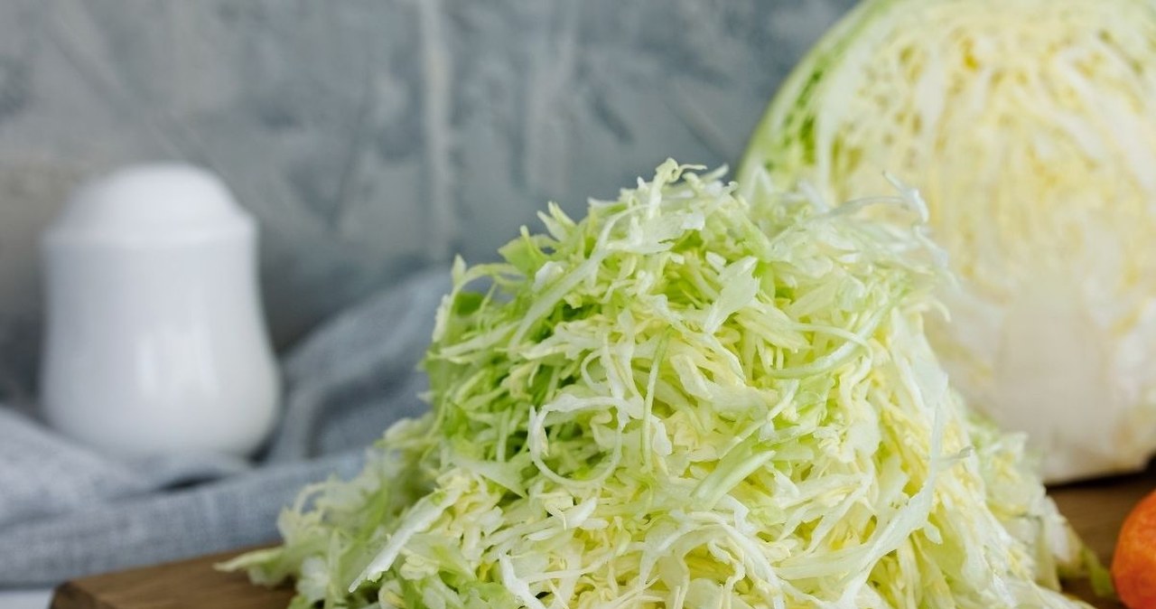 Domowy coleslaw w wersji odchudzonej. Chrupiący, kremowy i bez majonezu