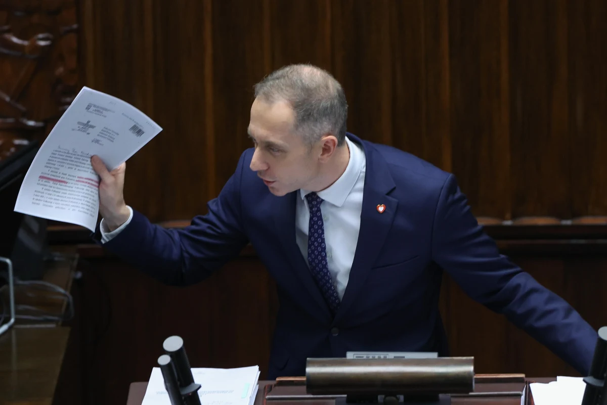 Podróże służbowe członków podkomisji smoleńskiej kosztowały polskiego podatnika ponad milion złotych - te dane przekazał w Sejmie wiceminister obrony narodowej Cezary Tomczyk.