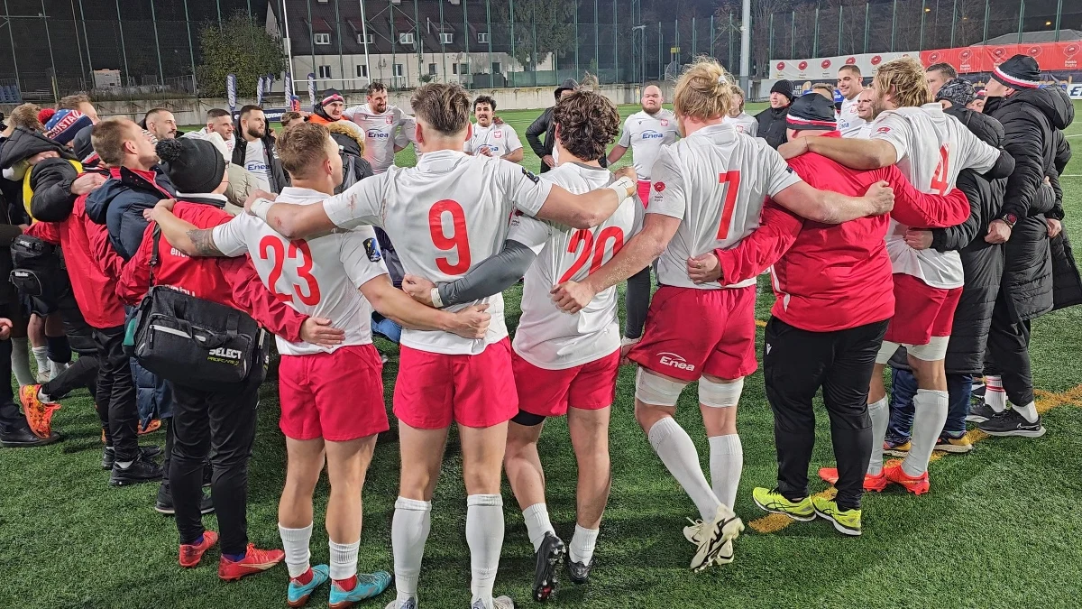 Reprezentacja Polski udanie rozpoczęła rywalizację w Rugby Europe Trophy. W swoim pierwszym meczu sezonu pewnie pokonała Litwę 40:13 inkasując punkt bonusowy. W Gdyni byliśmy świadkami pewnego zwycięstwa naszej reprezentacji. Czy uda się to powtórzyć w najbliższą sobotę w Pradze w meczu z Czechami?
