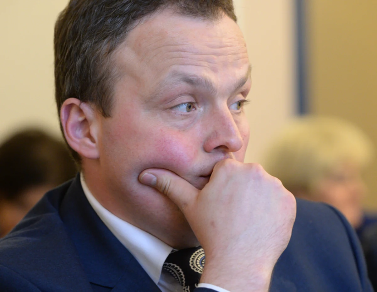 Były szef Agencji Bezpieczeństwa Wewnętrznego Piotr Pogonowski będzie zatrzymany i doprowadzony przed komisję ds. Pegasusa. Taką informację podał w środę jako pierwszy Polsat News. Decyzję w sprawie wydał Sąd Okręgowy w Warszawie. Piotr Pogonowski został także obłożony grzywną.