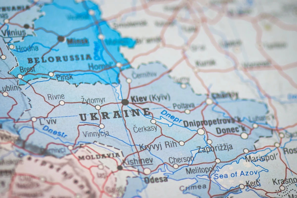 Agencja Interfax, powołując się na źródła w służbach specjalnych, ujawniła, że resort obrony Rosji może przekazać nowej administracji USA dokument mówiący o likwidacji państwowości ukraińskiej i podziale Ukrainy na trzy części określone jako "nowe regiony Rosji", "prorosyjską formację państwową" i tzw. "terytoria dyskusyjne".

