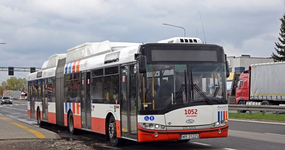 W środę w Radomiu zatrzymano pijanego kierowcę autobusu miejskiego. Mężczyzna wydmuchał 1,4 promila. Do jego zatrzymania przyczynili się inspektorzy transportu drogowego.
