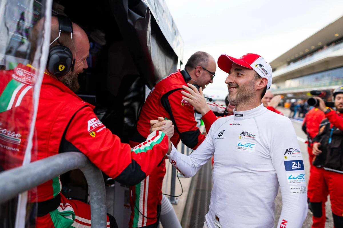 Robert Kubica w przyszłym roku ponownie będzie rywalizował za kierownicą Ferrari w długodystansowych mistrzostwach świata WEC (World Endurance Championship). Poinformował o tym w czwartek włoski zespół AF Corse, który jest producentem aut tej marki startujących w klasie Hypercar.