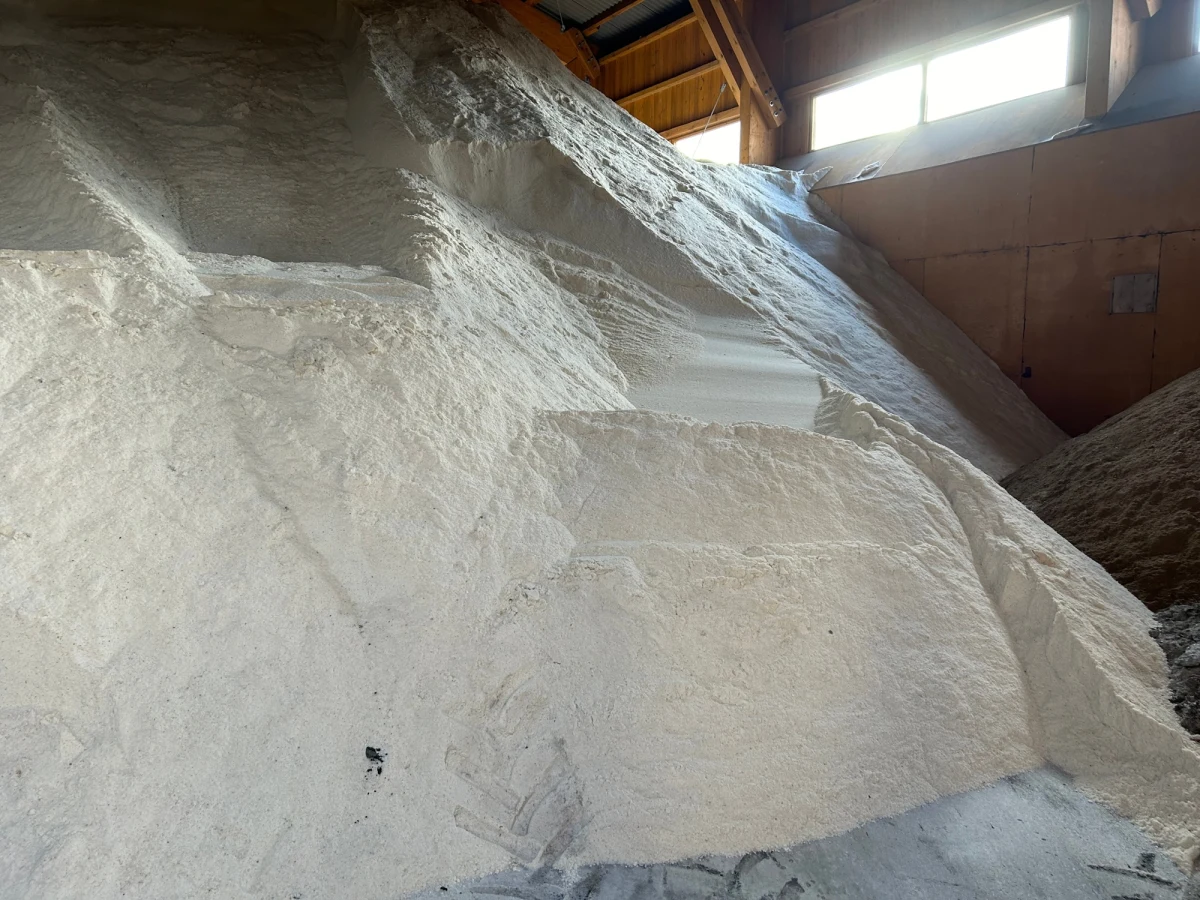 Wraz z nocnymi przymrozkami, na pierwsze trasy wyjechali kierowcy solarek. Minionej doby w Warmińsko-Mazurskiem pracowało 26 takich pojazdów zarządzanych przez Generalną Dyrekcję Dróg Krajowych i Autostrad.