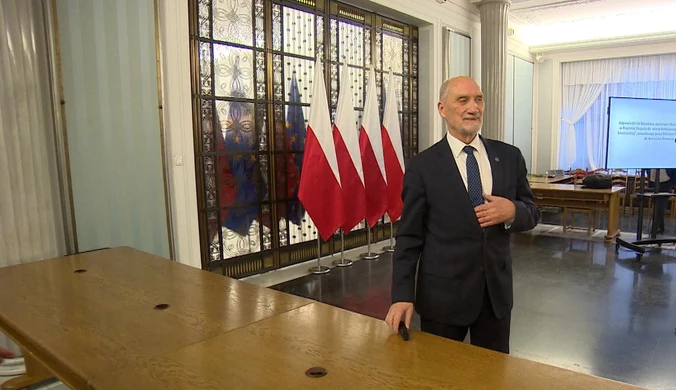 Raport MON ws. podkomisji smoleńskiej. Macierewicz zawiadamia prokuraturę