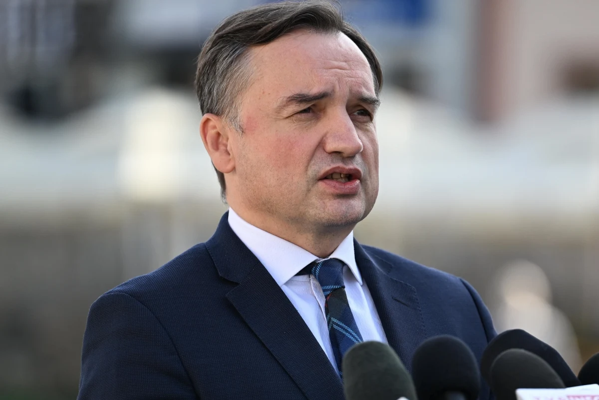 Prokuratura Krajowa przekazała do prokuratora generalnego Adama Bodnara wniosek o zgodę Sejmu na zatrzymanie i doprowadzenie Zbigniewa Ziobry przed komisję śledczą ds. Pegasusa - poinformował rzecznik PK Przemysław Nowak.