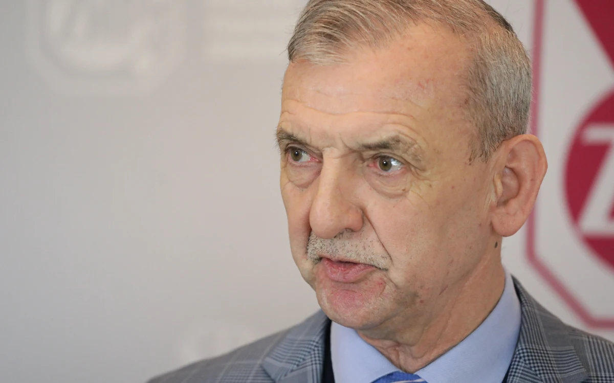 Sławomir Broniarz, dotychczasowy prezes Związku Nauczycielstwa Polskiego, został ponownie wybrany na szefa ZNP. Tak zdecydowali w czwartkowych wyborach uczestnicy 43. Krajowego Zjazdu Delegatów ZNP. Broniarz szefuje związkowcom od 1998 roku.