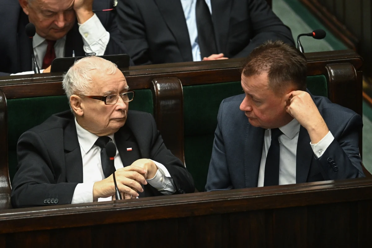 W sprawie kandydata na prezydenta PiS nie zapadła jeszcze żadna decyzja - podkreślił w czwartek rzecznik Prawa i Sprawiedliwości Rafał Bochenek. O tym, kto będzie startował, kierownictwo PiS poinformuje w najbliższych dniach - dodał. Konwencja PiS ma odbyć się w Krakowie nie w sobotę jak planowano, ale dzień później. Media podały w czwartek wieczorem, że kandydatem PiS będzie obecny szef IPN Karol Nawrocki.