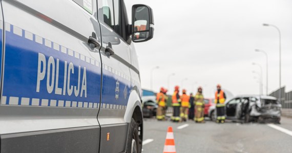 Karambol na autostradzie A4 na Dolnym Śląsku. Za węzłem Krzywa na pasach w kierunku Wrocławia zderzyło się siedem aut. Jedna osoba nie żyje.