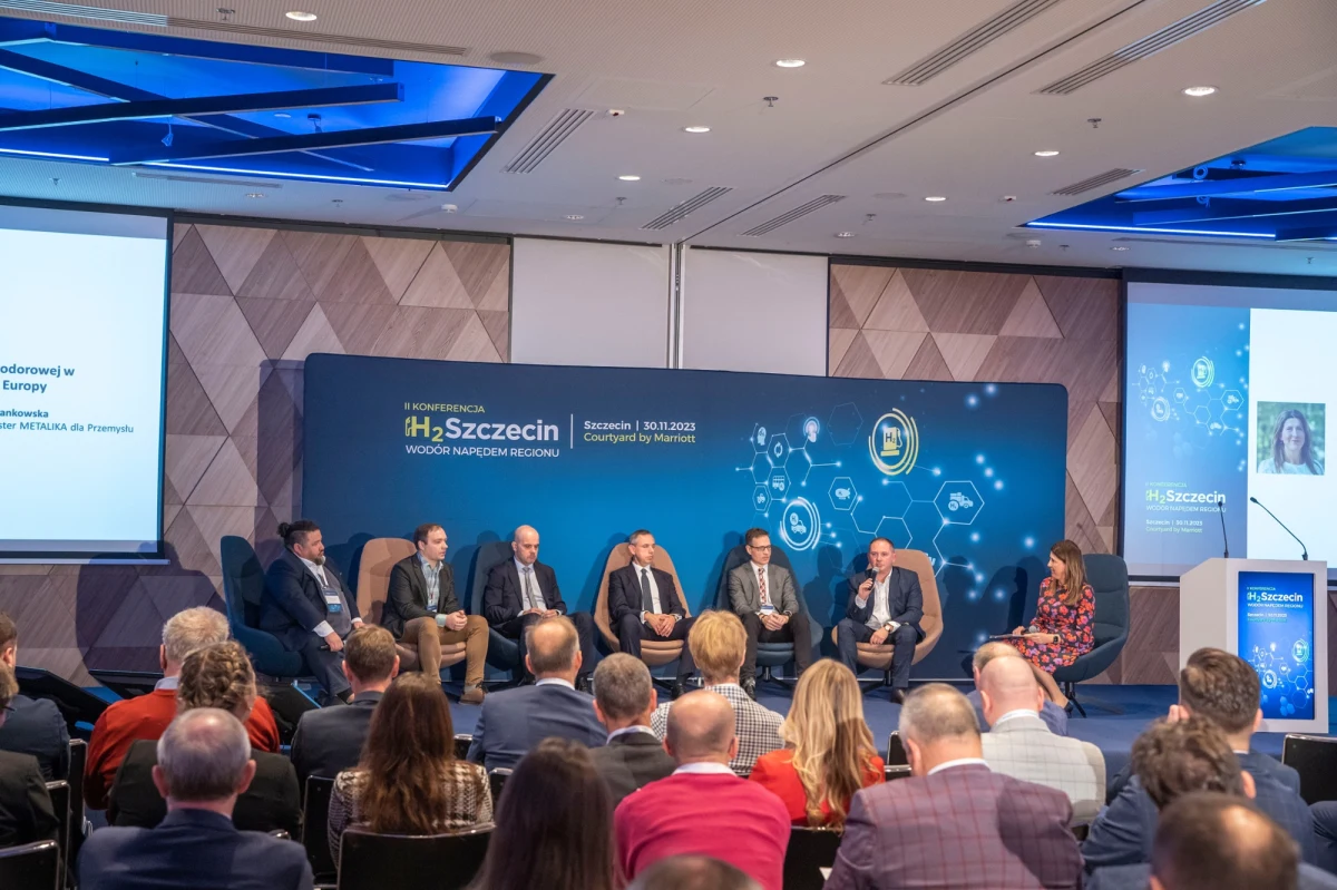 ​Tym razem potrwa dwa dni i będzie wzbogacona o sesję networkingową oraz warsztaty. Już 28 i 29 listopada w Szczecinie odbędzie się trzecia edycja wydarzenia H2Szczecin - "Wodór napędem regionów". Jest to jedna z największych w Polsce konferencji dotyczących wodoru i energetyki wodorowej. 