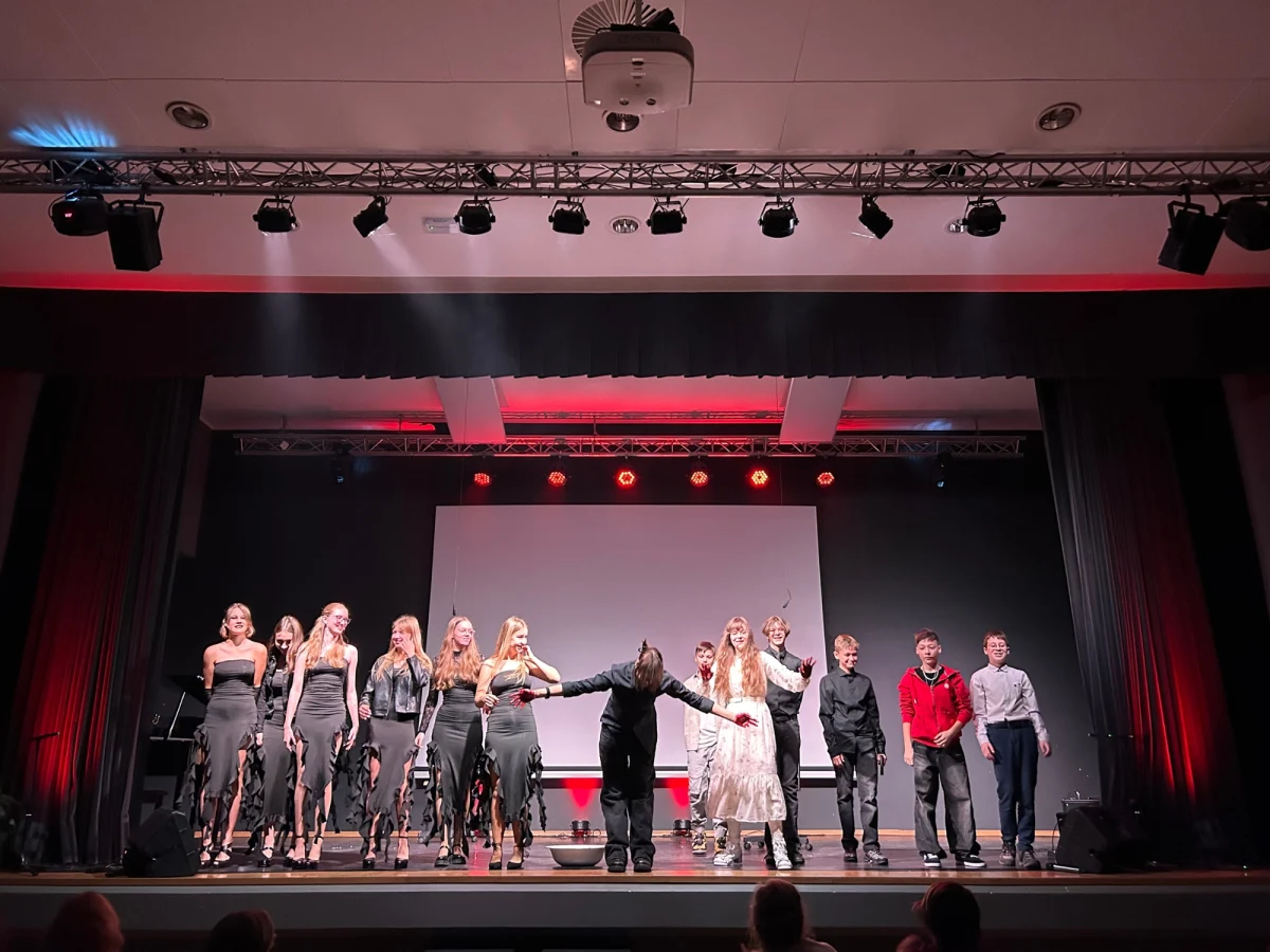 Makbet, Hamlet, Romeo i Julia – te trzy sztuki Szekspira zostaną wystawione na deskach Teatru Szekspirowskiego w Gdańsku w wykonaniu nieoczywistych aktorów. Od poniedziałku 25 do środy 27 listopada zaplanowano finał projektu "Teatralny Pasjans". "Wzrusza mnie to, że pracujemy z aktorami-amatorami" - powiedziała w rozmowie z RMX MAXX jedna z reżyserek zaangażowanych w przedsięwzięcie.