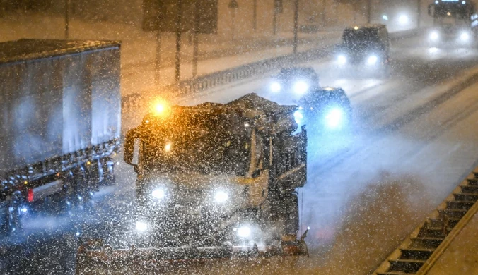 Opady śniegu, gołoledź, a nawet burze. Ostrzeżenia IMGW dla całego kraju