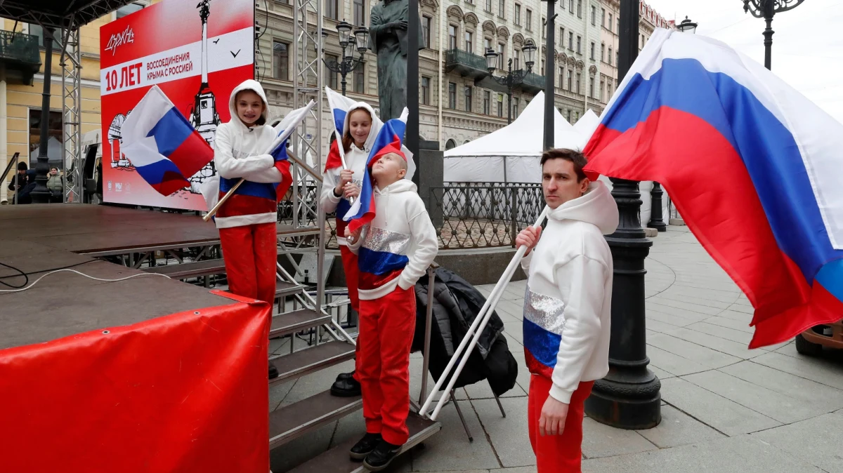 Rosjanie są już zmęczeni wojną w Ukrainie - taki wniosek można wysnuć z sondażu przeprowadzonego w listopadzie przez ośrodek Russian Field. Za rozpoczęciem rozmów pokojowych z Ukrainą opowiada się 53 proc. respondentów.
