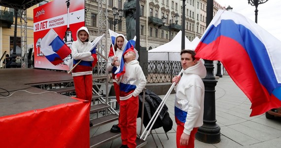 Rosjanie są już zmęczeni wojną w Ukrainie - taki wniosek można wysnuć z sondażu przeprowadzonego w listopadzie przez ośrodek Russian Field. Za rozpoczęciem rozmów pokojowych z Ukrainą opowiada się 53 proc. respondentów.