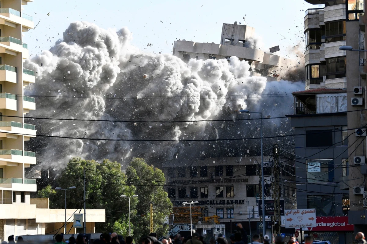 Co najmniej 20 osób zginęło, a 66 zostało rannych na skutek izraelskiego ostrzału stolicy Libanu, Bejrutu  - podały w sobotę libańskie media. Wcześniej w sobotę informowano o czterech ofiarach śmiertelnych.