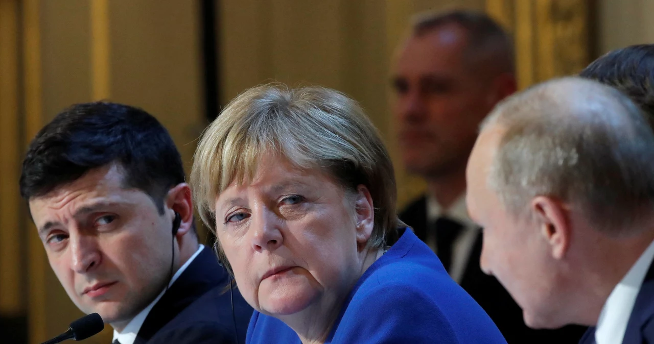 Angela Merkel podczas briefingu z Władimirem Putinem. W tle Wołodymyr Zełenski