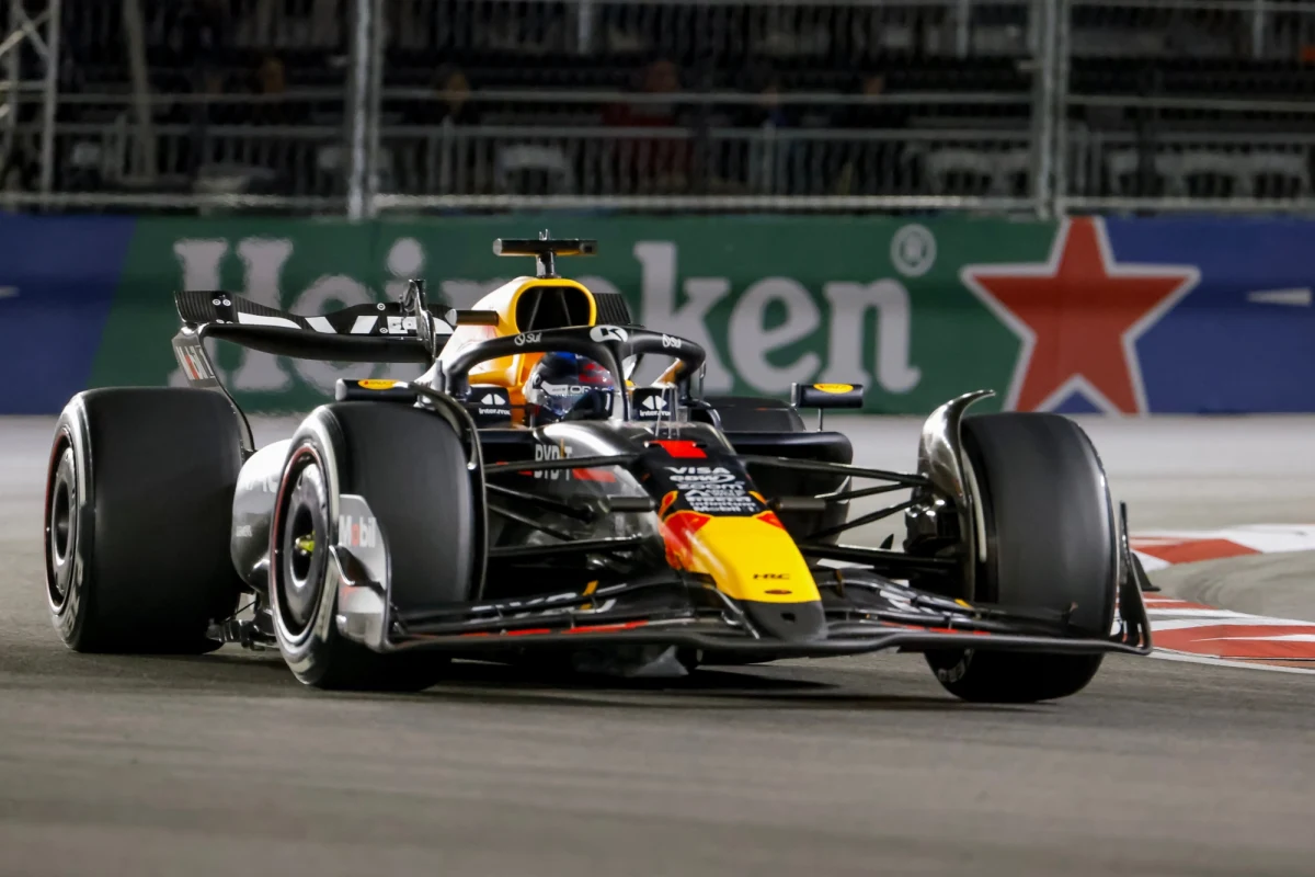 ​Max Verstappen zapewnił sobie czwarty z rzędu i czwarty w karierze tytuł mistrza świata Formuły 1. Zadecydowały o tym wyniki Grand Prix Las Vegas, 22. rundy cyklu, w której holenderski kierowca Red Bulla zajął 5. miejsce.