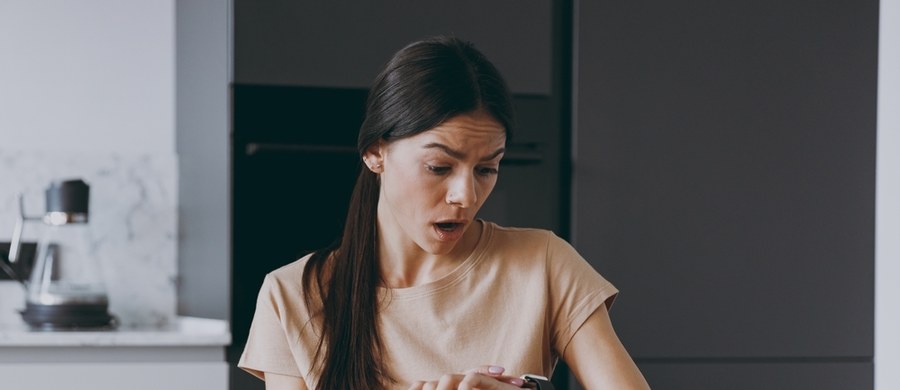 Poranne nawyki mają ogromny wpływ na nasz nastrój i psychikę w ciągu dnia. Niektóre z nich, choć wydają się niewinne, mogą negatywnie oddziaływać na nasze samopoczucie i zdrowie psychiczne. Oto pięć porannych nawyków, które warto przemyśleć.