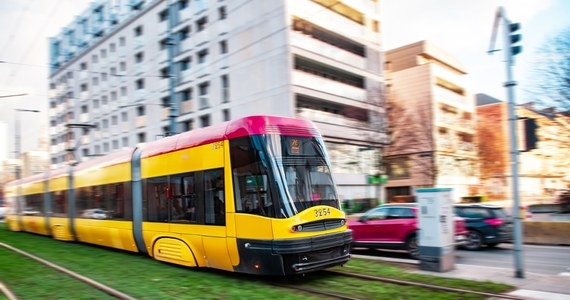 W poniedziałek rano na skrzyżowaniu Grójeckiej z ul. Bitwy Warszawskiej tramwaj potrącił człowieka. Jak poinformował Zarząd Transportu Miejskiego, spowodowało to utrudnienia w ruchu. 