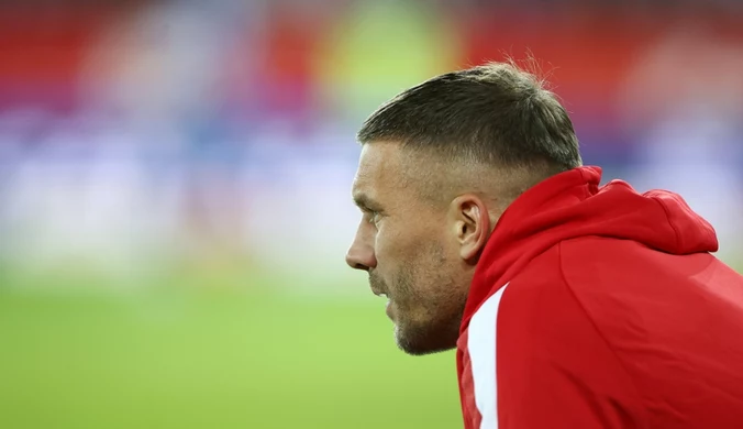 Lukas Podolski "znokautowany". Bolesne skutki brutalnego faulu gwiazdora Górnika i Ekstraklasy