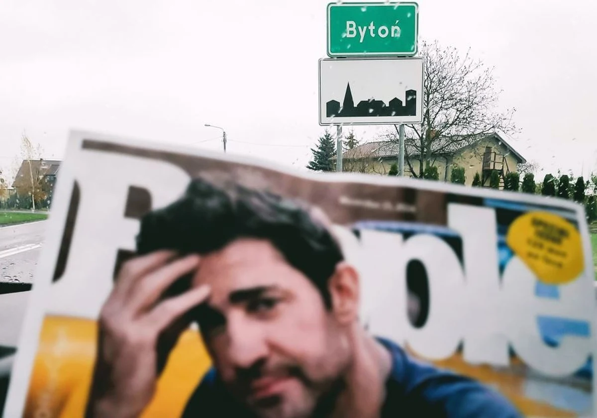 Chcemy zaprosić pana Johna do naszej miejscowości - mówi wójt gminy Bytoń, z której pochodzą pradziadkowie Johna Krasinskiego. Hollywoodzki aktor, uznany niedawno przez magazyn "People" za najseksowniejszego mężczyznę świata, był na Kujawach kilkanaście lat temu - w 2012 r. odkrywał historię swoich przodków. Gmina Bytoń chce nawiązać kontakt z amerykańskim artystą polskiego pochodzenia.