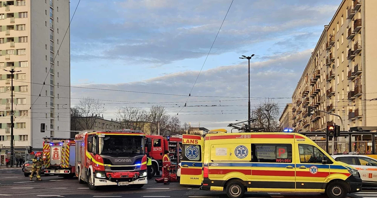 Na miejsce wypadku prócz pogotowia przyjechały aż cztery zastępy straży pożarnej