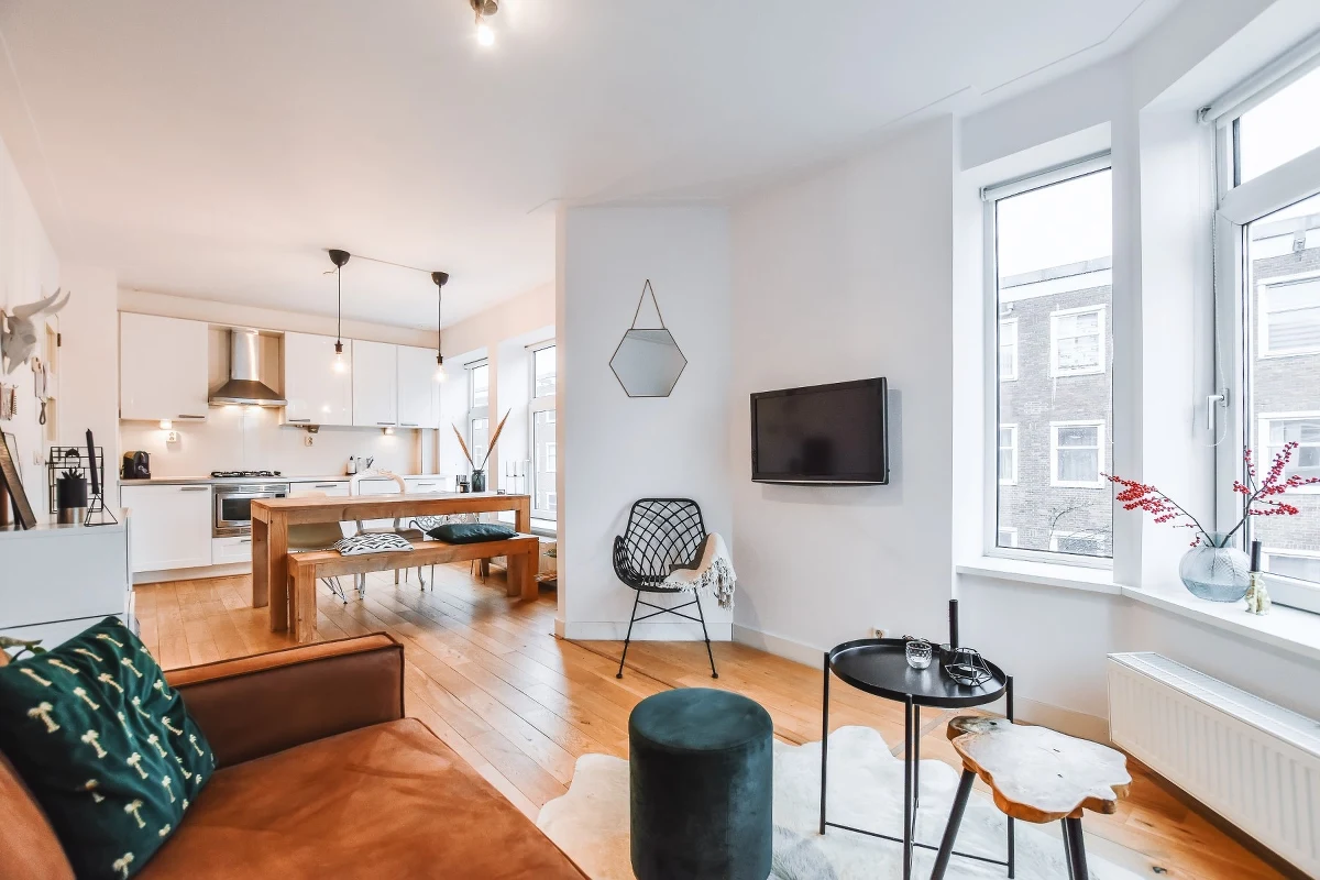 Rynek nieruchomości w Polsce od lat charakteryzuje się dużą dynamiką. Na ceny mieszkań ma wpływ bardzo wiele czynników, są to nie tylko zmiany demograficzne i gospodarcze, ale też rosnące oczekiwania dotyczące standardu życia. Jak obecnie wygląda sytuacja – czy ceny mieszkań stale rosną? Czy to dobry czas na zakup lub sprzedaż mieszkania?