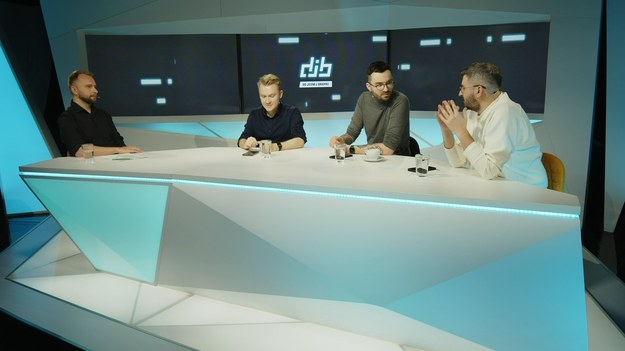 "Do jednej bramki" NA ŻYWO w każdy poniedziałek o godz. 12.00 w Interii oraz na  Polsat BOX Go .
W tekście zawarto link serwisu partnerskiego.