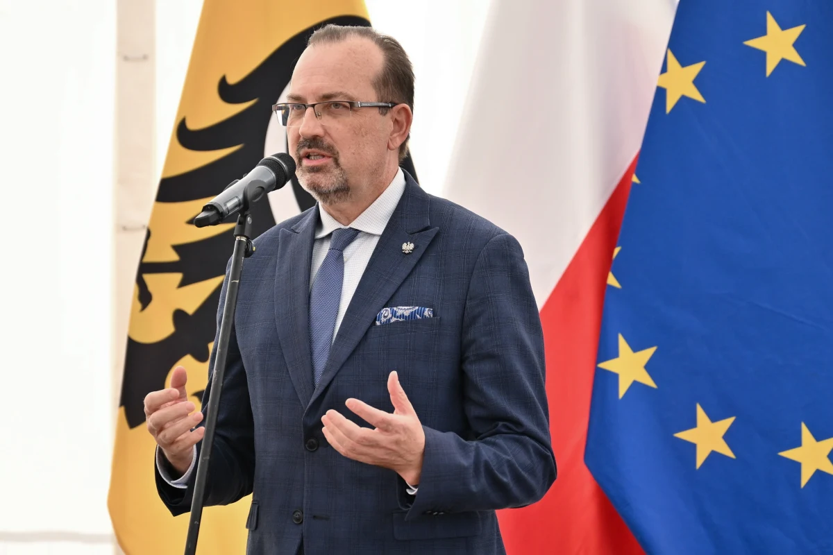 Wojewoda dolnośląski Maciej Awiżeń stracił stanowisko. Informację tę potwierdził dziennikarz RMF FM. Awiżenia na stanowisku wojewody dolnośląskiego ma zastąpić Anna Żabska. 