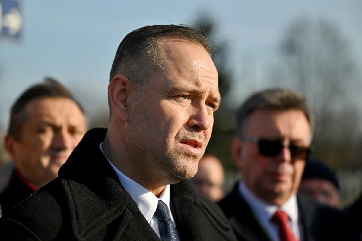 Prawo i Sprawiedliwość ogłosiło w niedzielę, że w przyszłorocznych wyborach prezydenckich poprze kandydaturę prezesa Instytutu Pamięci Narodowej Karola Nawrockiego. "Z niewielu opcji, które PiS ma na stole, to jest decyzja stosunkowo najlepsza, najbardziej racjonalna na kilku poziomach" - ocenił w Radiu RMF24 politolog, prof. Sławomir Sowiński. 