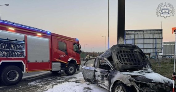 Tragiczny wypadek na drodze krajowej nr 44 w Mikołowie na Śląsku. W wyniku zderzenia dwóch samochodów jedno z aut się zapaliło. Nie udało się uratować kierowcy.