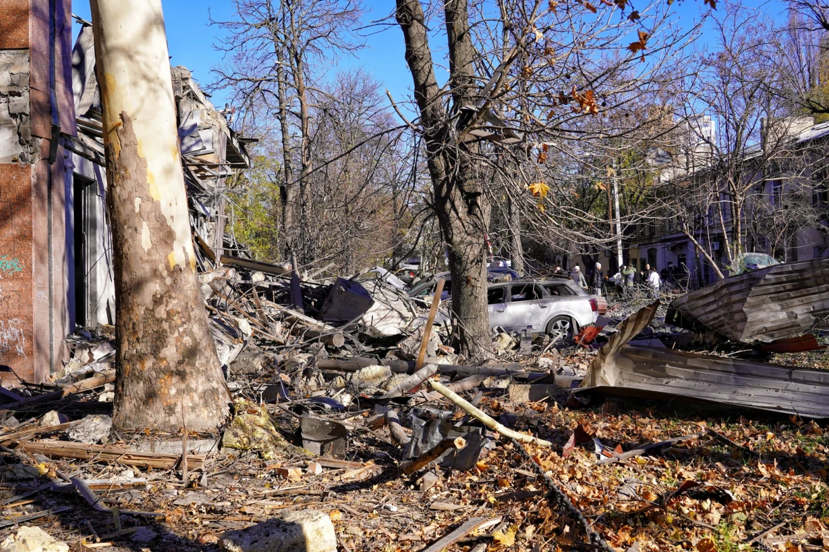 Rekordową liczbę 188 dronów wykorzystały minionej nocy wojska rosyjskie do ataków na Ukrainę. 76 maszyn udało się zestrzelić, jednak część trafiła w obiekty infrastruktury krytycznej - poinformowały Siły Powietrzne Ukrainy.