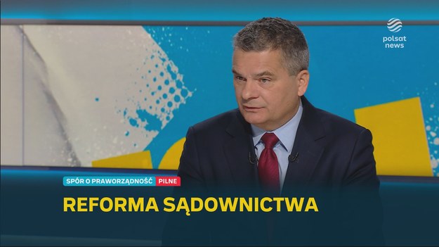 Nawiązując do kolejnego posiedzenia agrestowego w sprawie Romanowskiego, prokurator krajowy zaznaczył, że "widzimy w nim sens". - Pan poseł może nadal utrudniać postępowanie. Mamy dowody, w jaki sposób podchodzi do tego postępowania i jakie kroki będzie podejmował, by postępowaniu przeszkadzać - mówił w "Graffiti" Dariusz Korneluk.